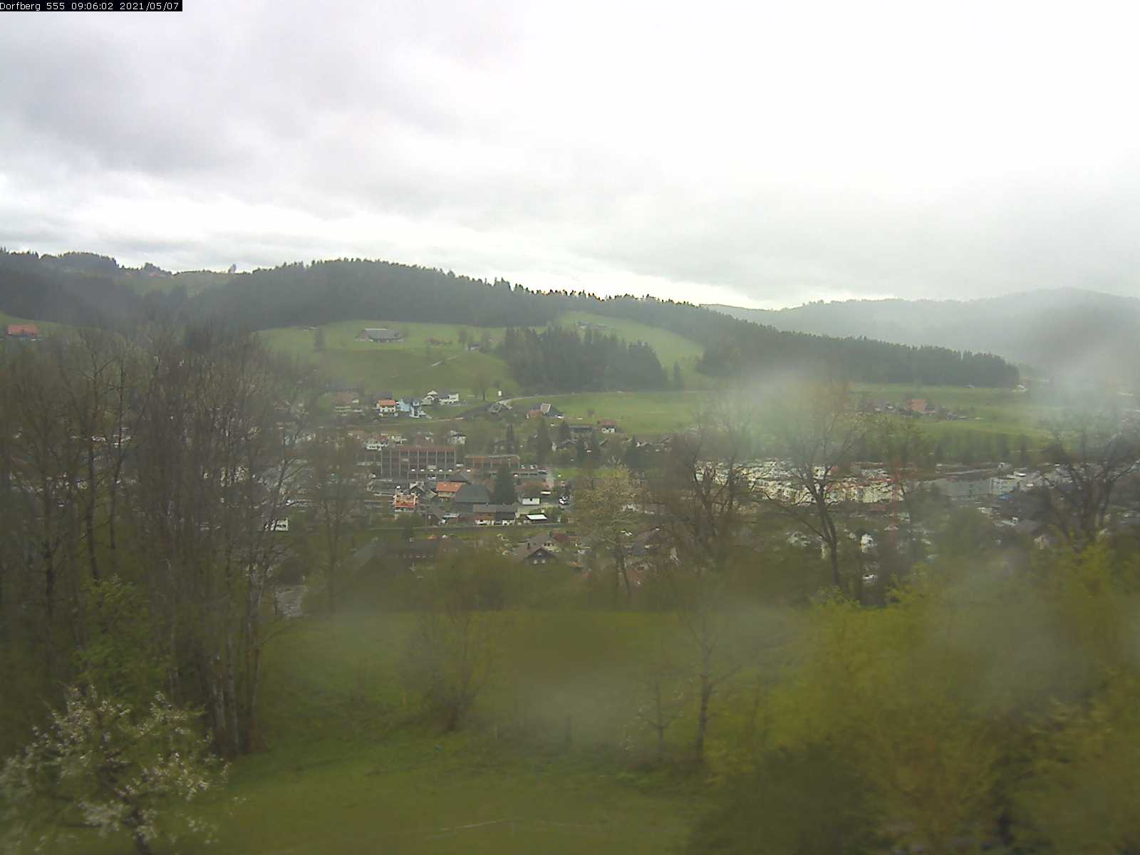 Webcam-Bild: Aussicht vom Dorfberg in Langnau 20210507-090601