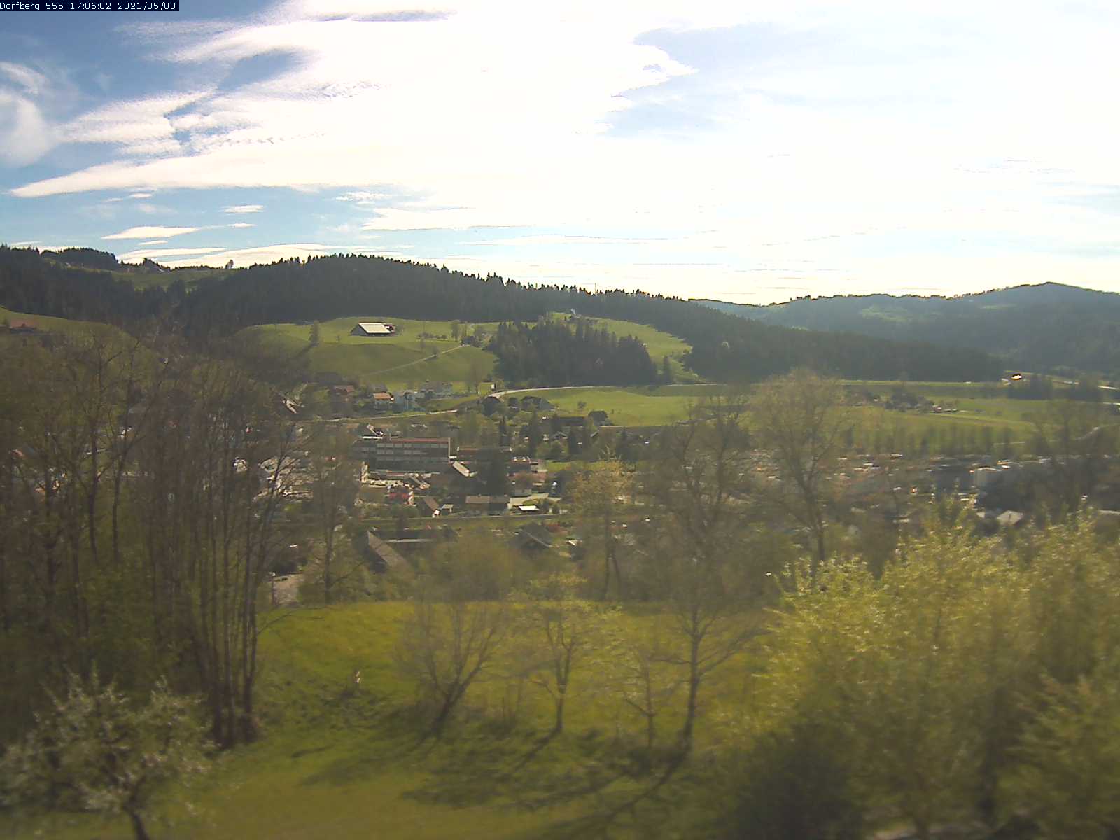 Webcam-Bild: Aussicht vom Dorfberg in Langnau 20210508-170601