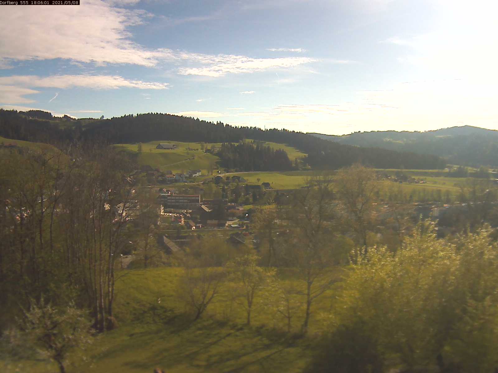 Webcam-Bild: Aussicht vom Dorfberg in Langnau 20210508-180601