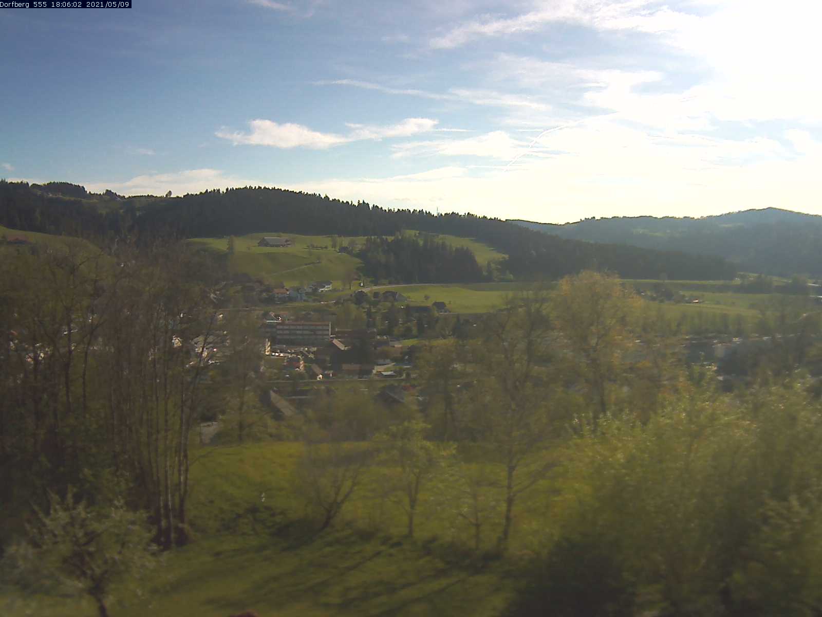 Webcam-Bild: Aussicht vom Dorfberg in Langnau 20210509-180601