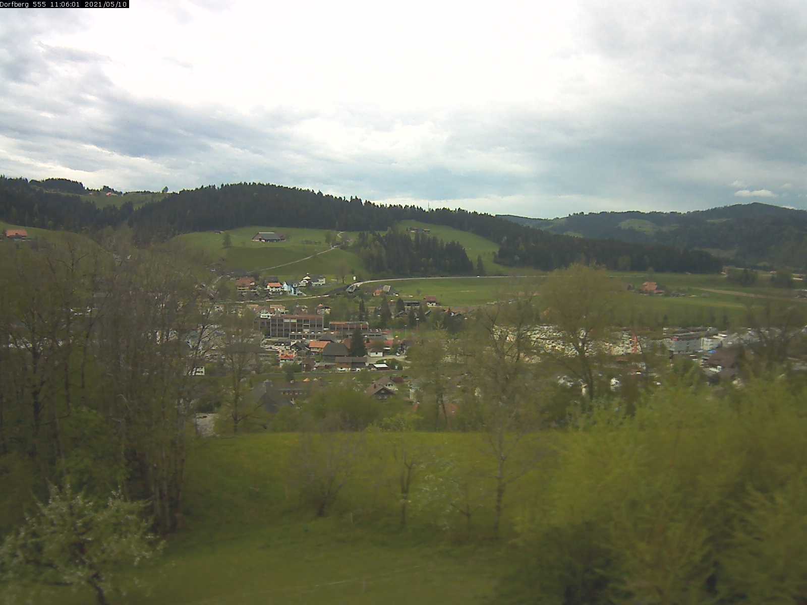 Webcam-Bild: Aussicht vom Dorfberg in Langnau 20210510-110601
