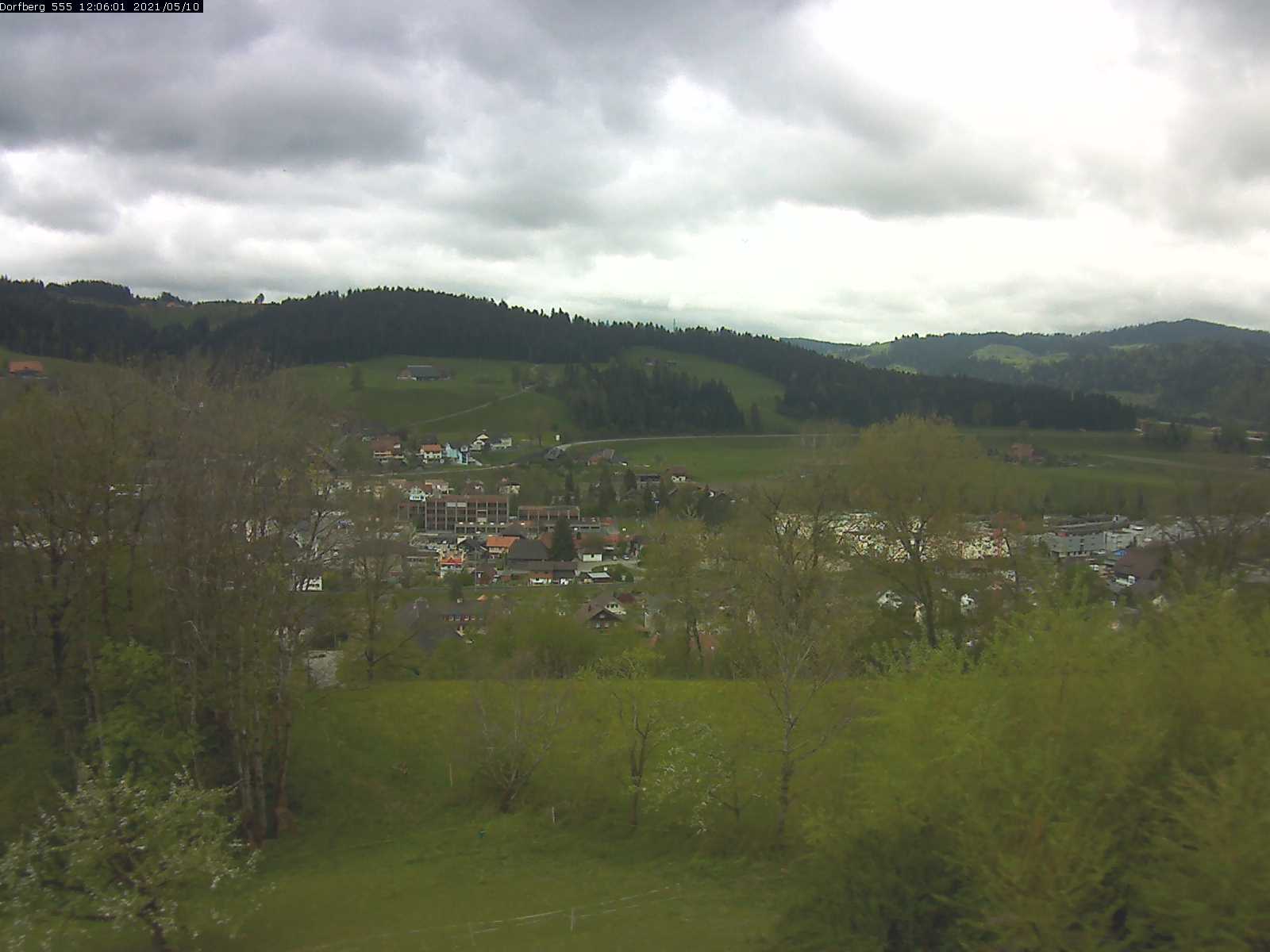 Webcam-Bild: Aussicht vom Dorfberg in Langnau 20210510-120601