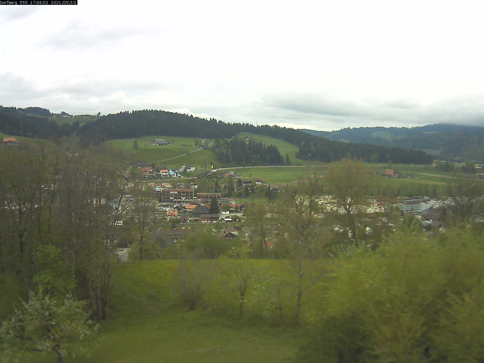 Webcam-Bild: Aussicht vom Dorfberg in Langnau 20210510-170601