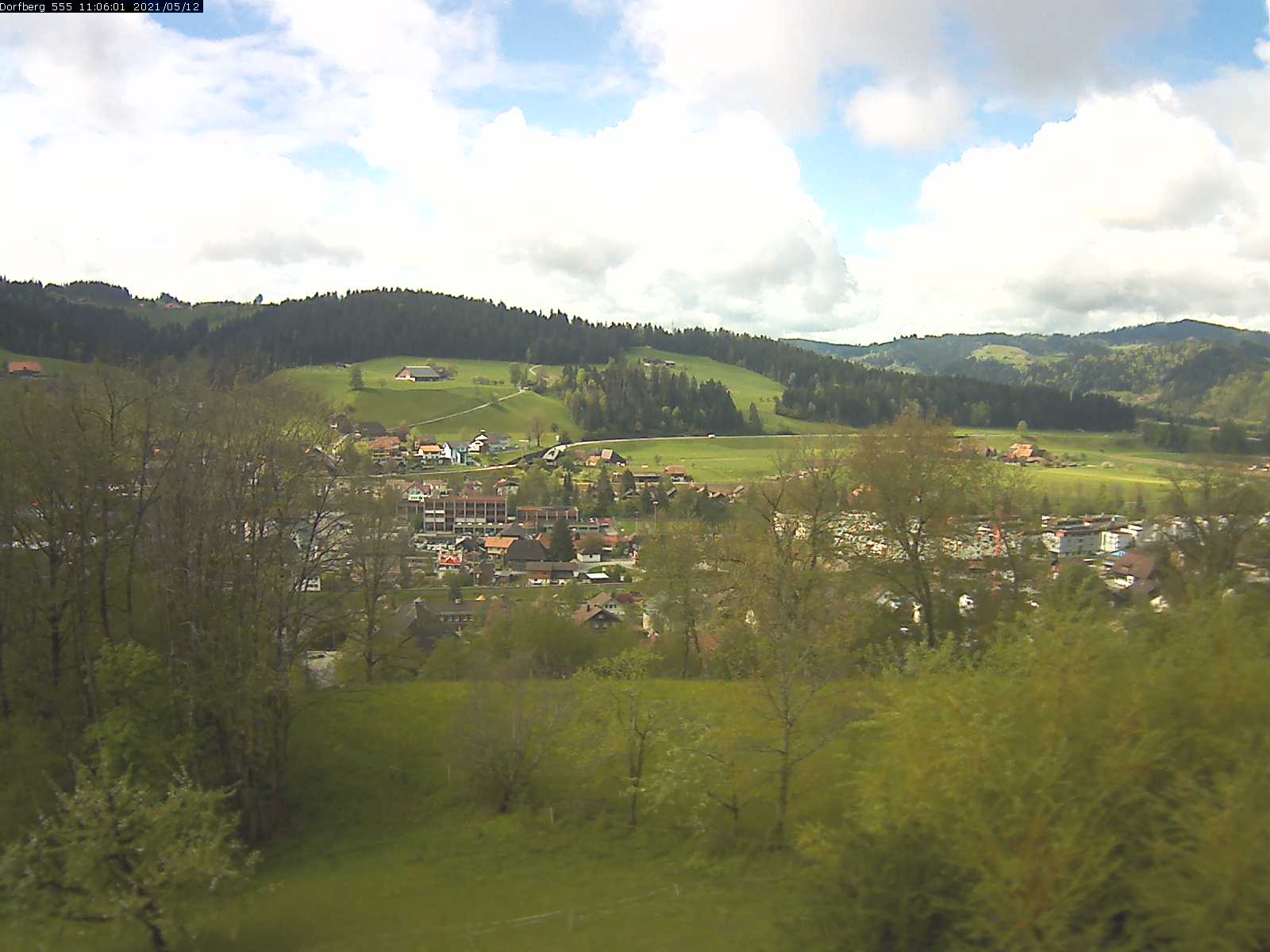 Webcam-Bild: Aussicht vom Dorfberg in Langnau 20210512-110601