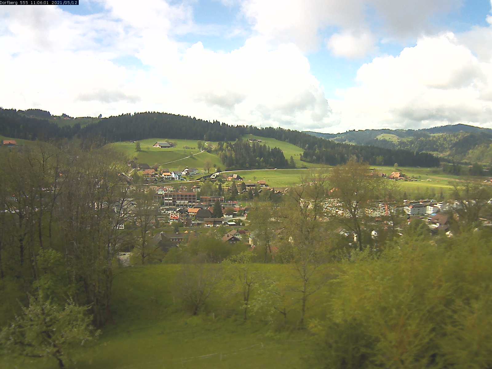 Webcam-Bild: Aussicht vom Dorfberg in Langnau 20210512-110601