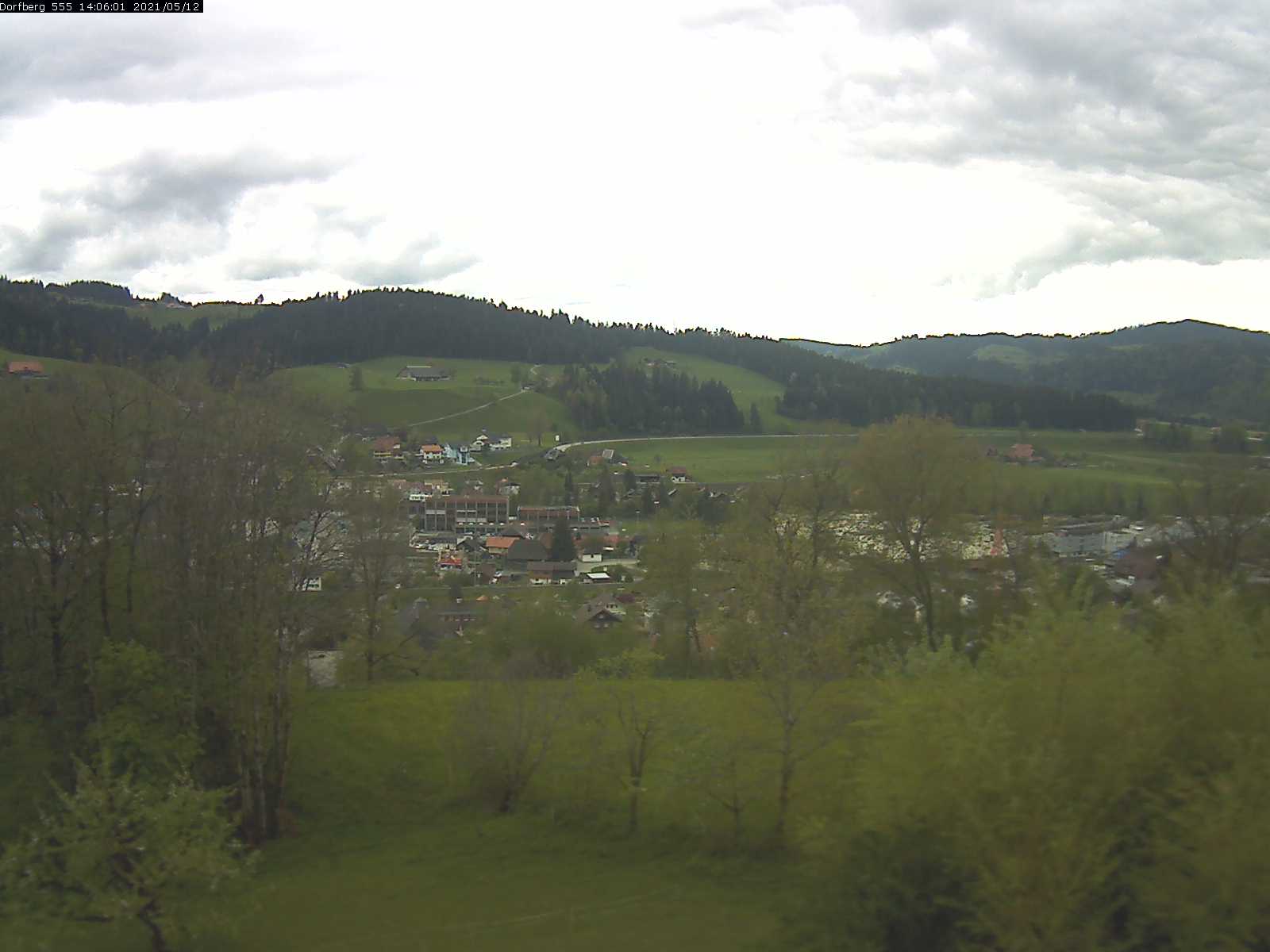Webcam-Bild: Aussicht vom Dorfberg in Langnau 20210512-140601
