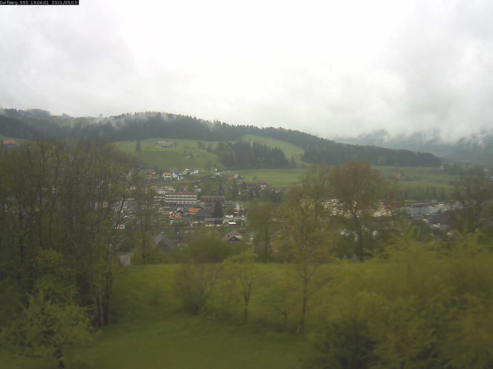 Webcam-Bild: Aussicht vom Dorfberg in Langnau 20210515-190601