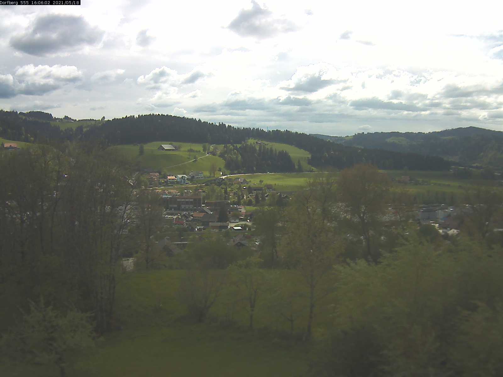 Webcam-Bild: Aussicht vom Dorfberg in Langnau 20210518-160601