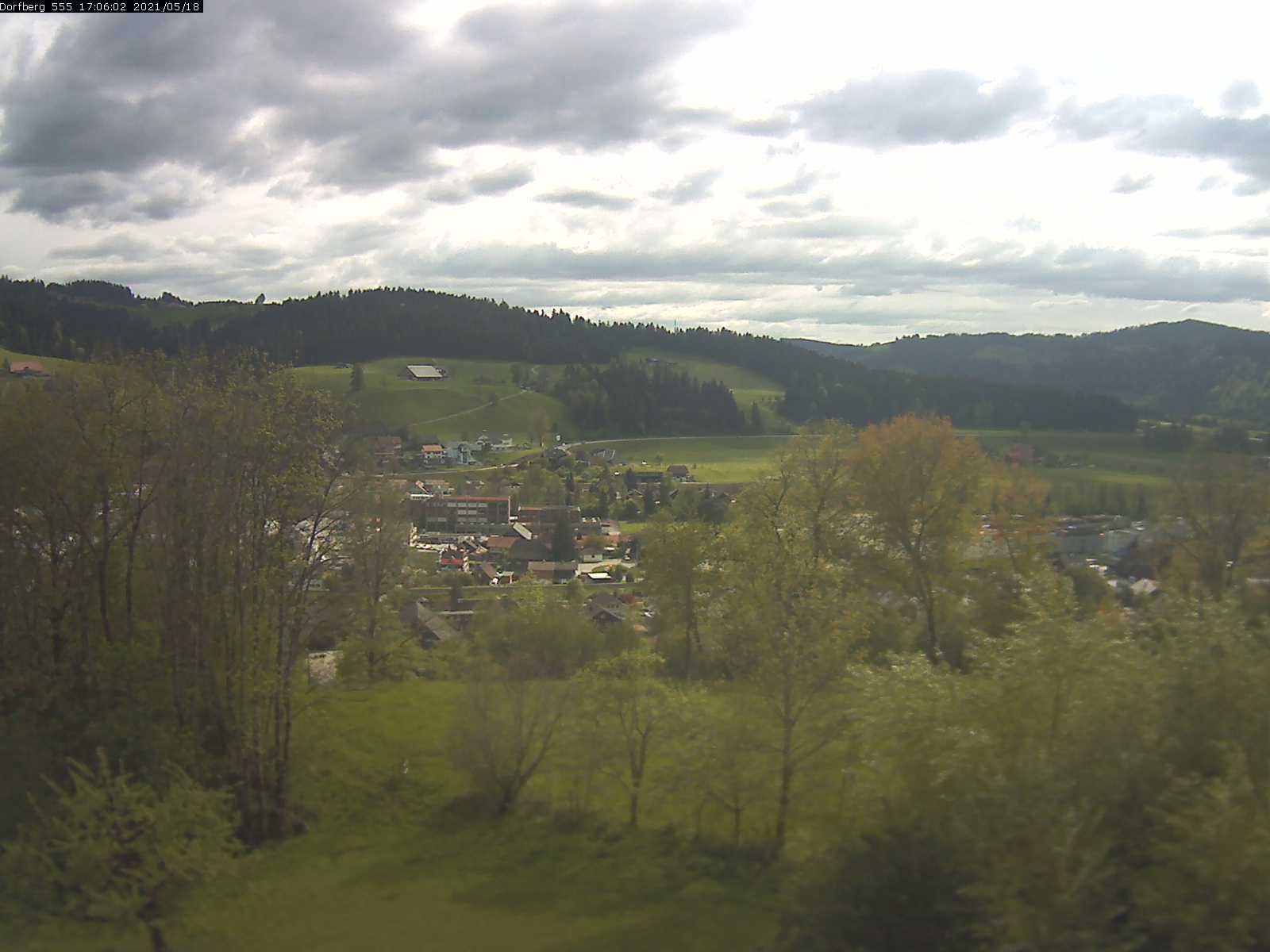 Webcam-Bild: Aussicht vom Dorfberg in Langnau 20210518-170601