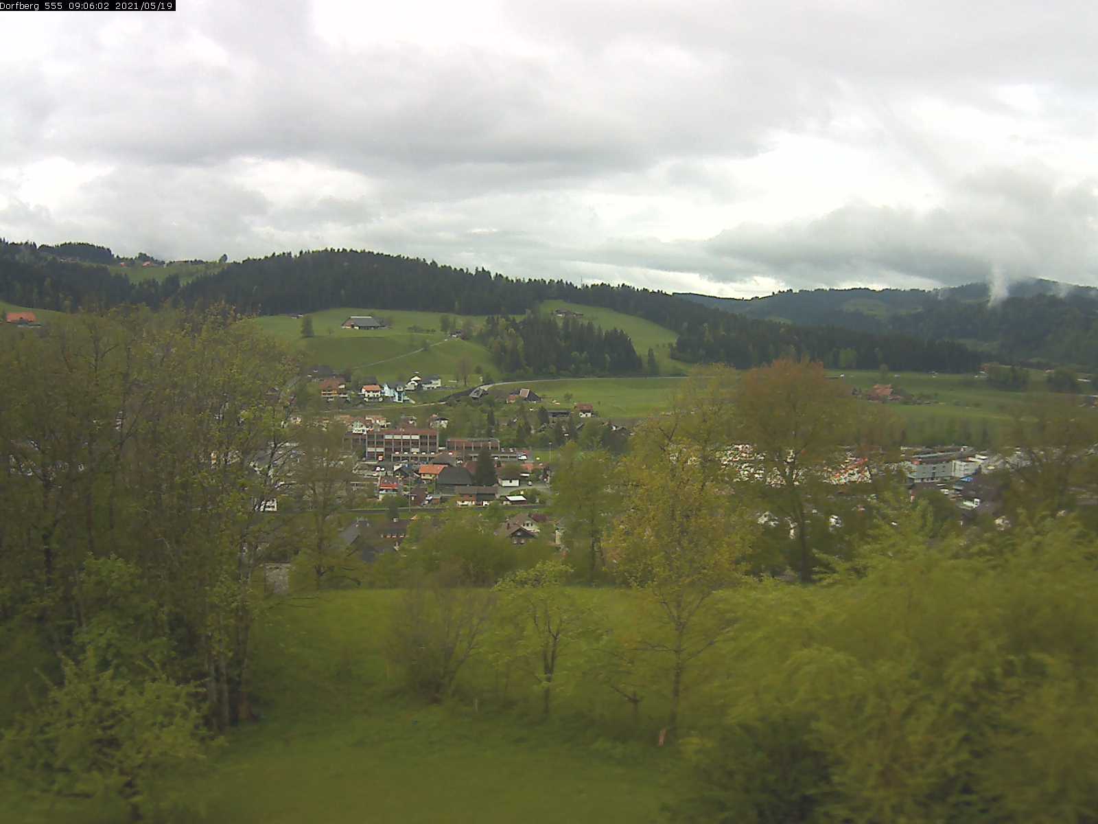 Webcam-Bild: Aussicht vom Dorfberg in Langnau 20210519-090601