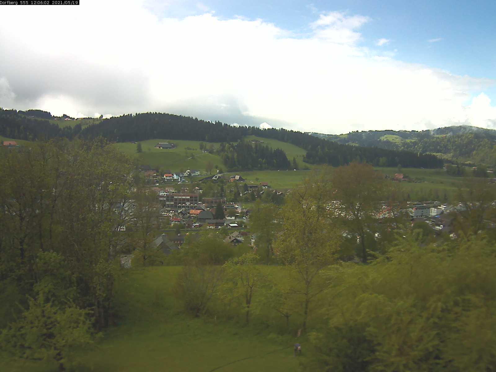 Webcam-Bild: Aussicht vom Dorfberg in Langnau 20210519-120601
