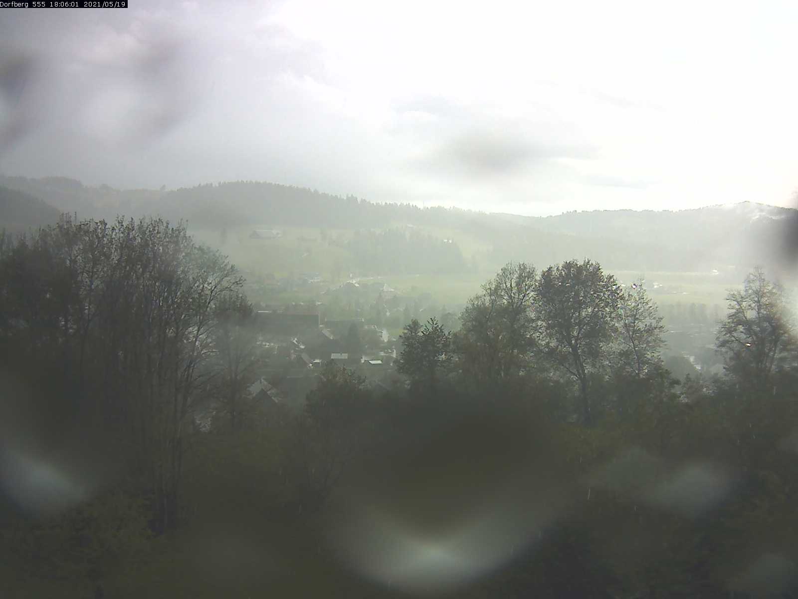 Webcam-Bild: Aussicht vom Dorfberg in Langnau 20210519-180601