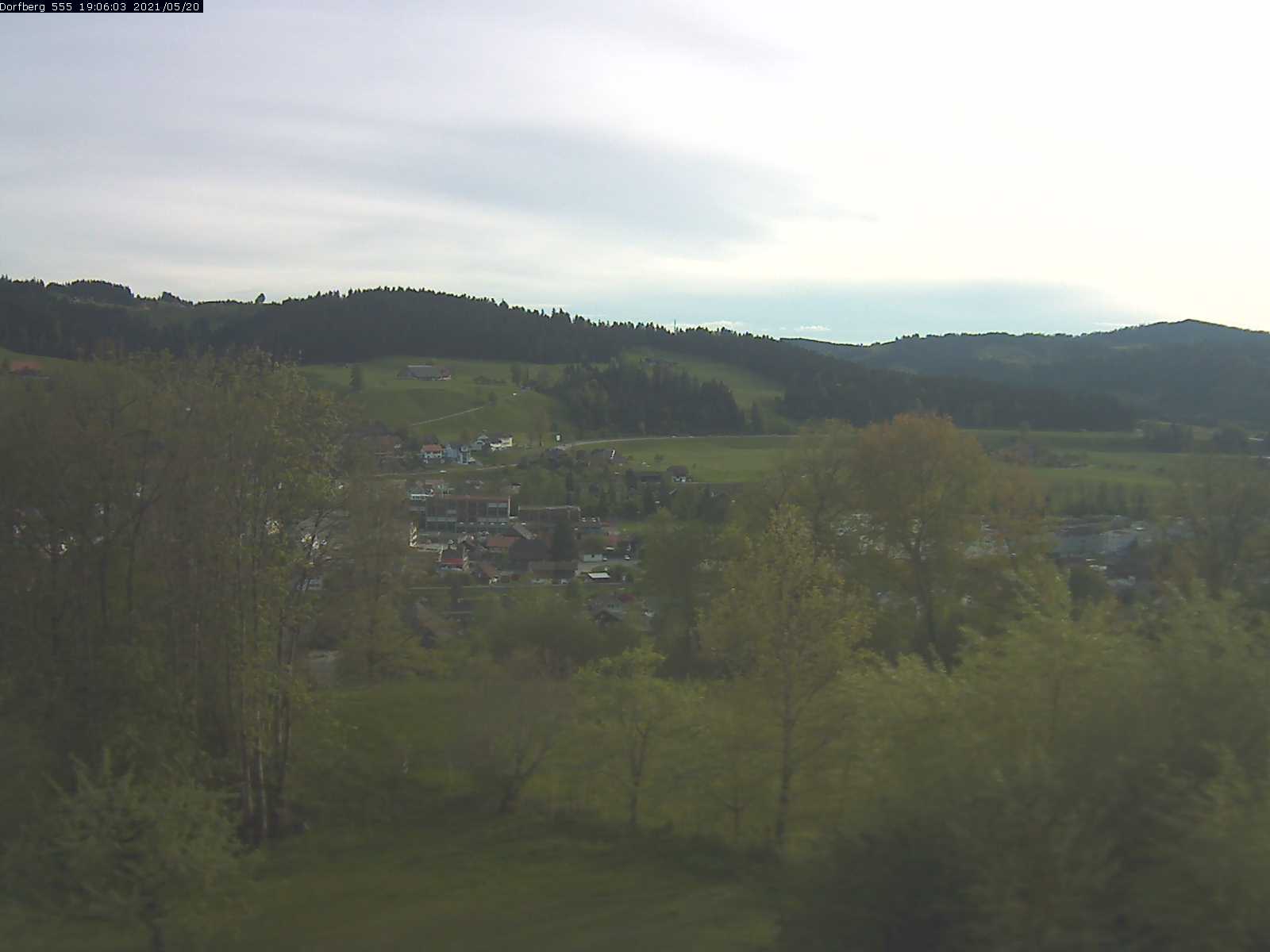 Webcam-Bild: Aussicht vom Dorfberg in Langnau 20210520-190601