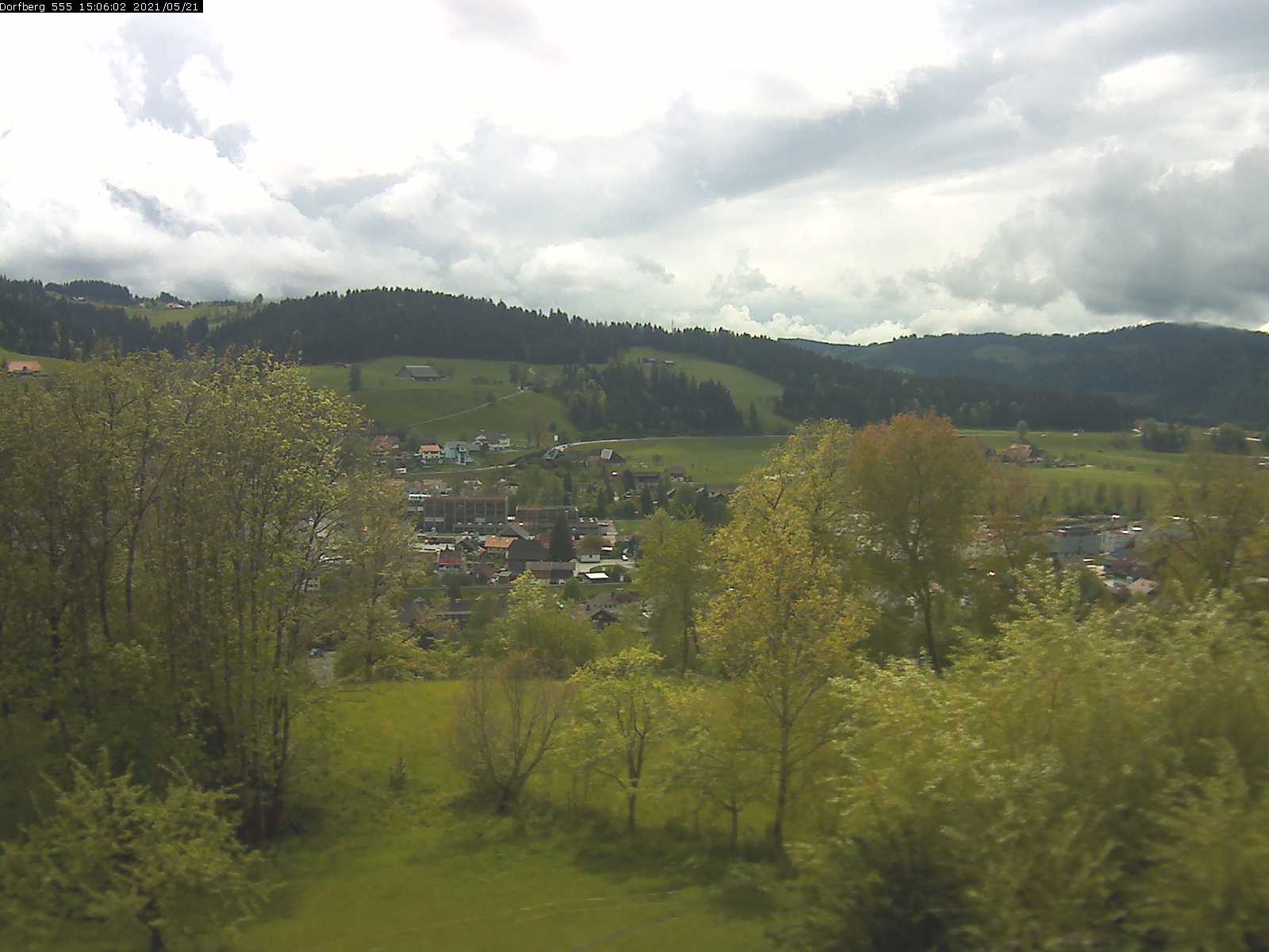 Webcam-Bild: Aussicht vom Dorfberg in Langnau 20210521-150601