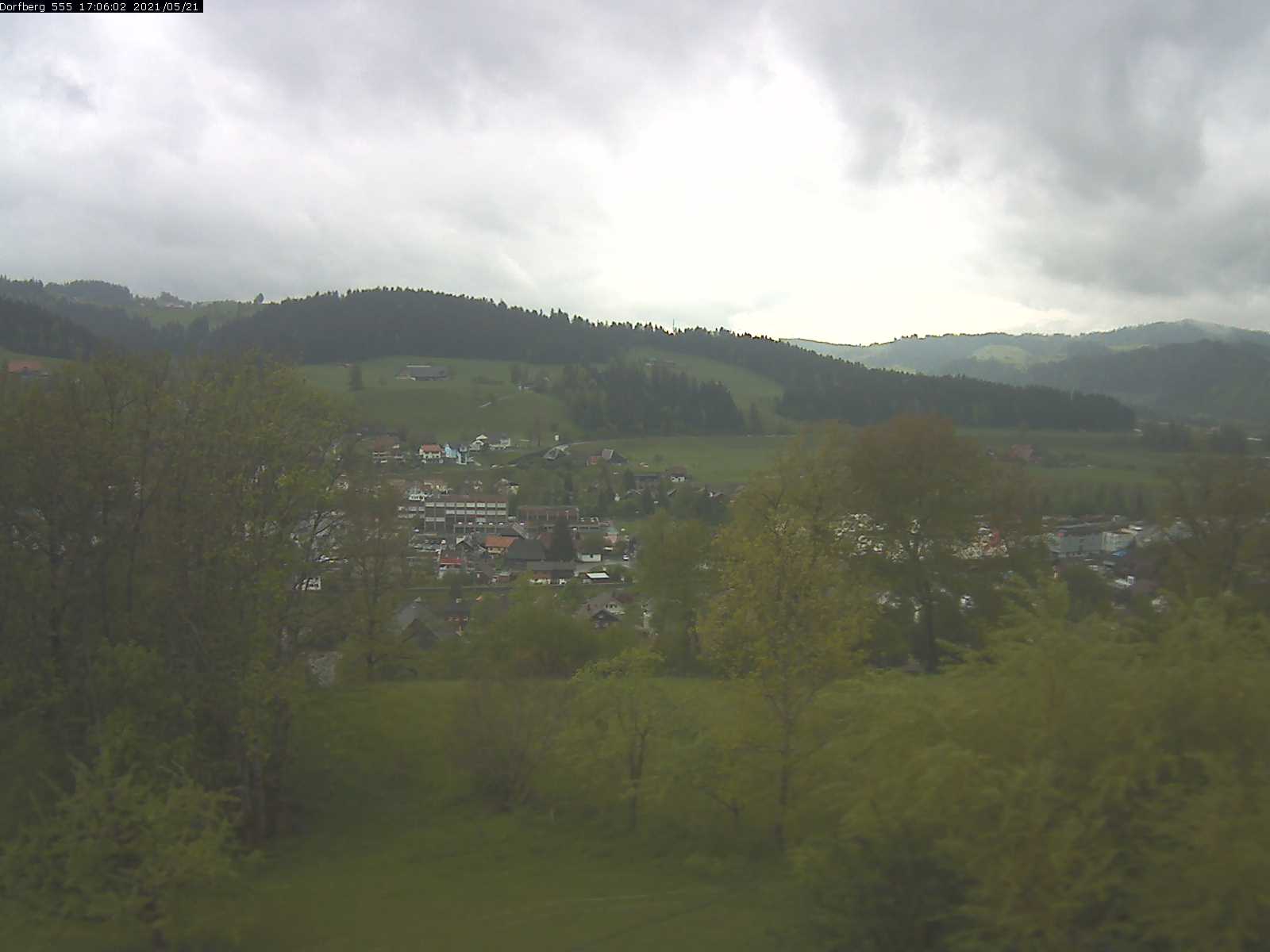 Webcam-Bild: Aussicht vom Dorfberg in Langnau 20210521-170601