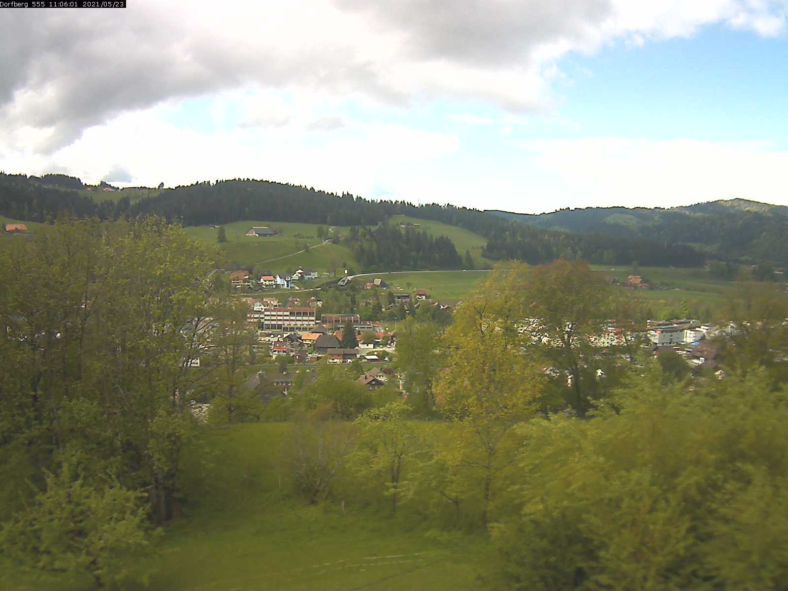 Webcam-Bild: Aussicht vom Dorfberg in Langnau 20210523-110601