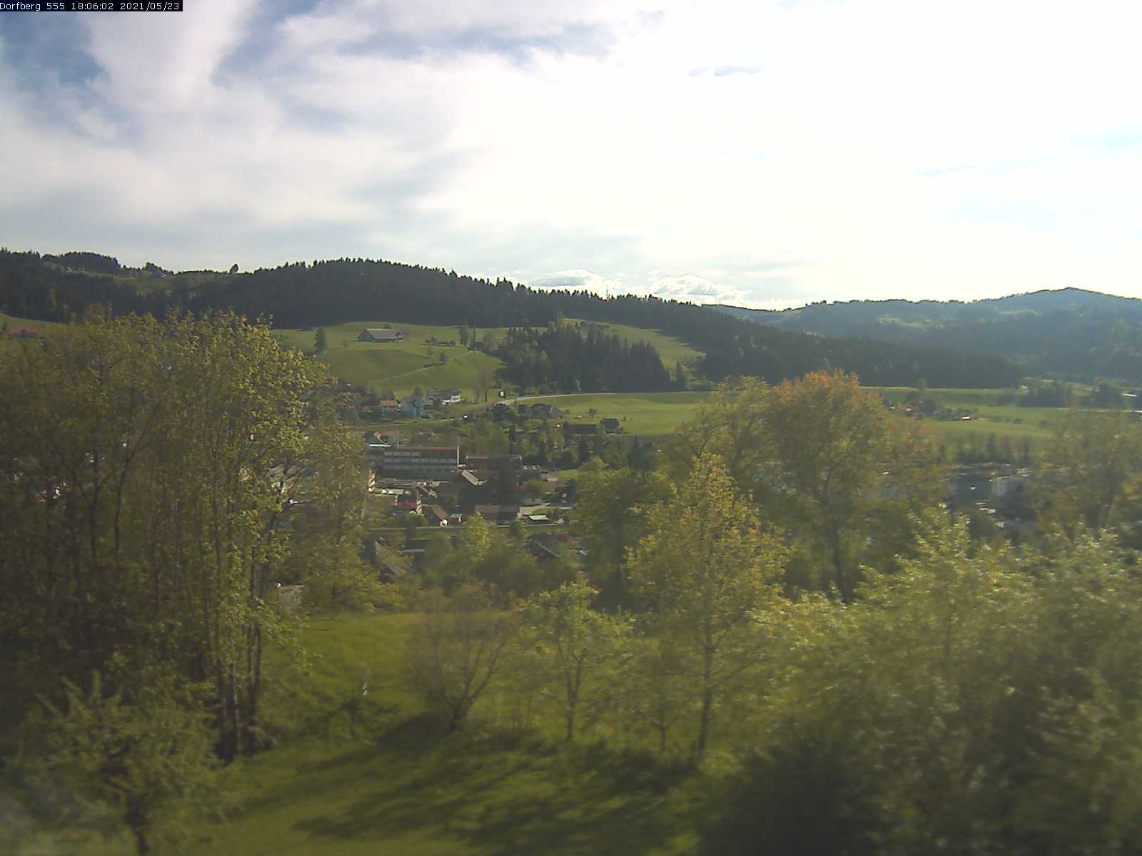 Webcam-Bild: Aussicht vom Dorfberg in Langnau 20210523-180601