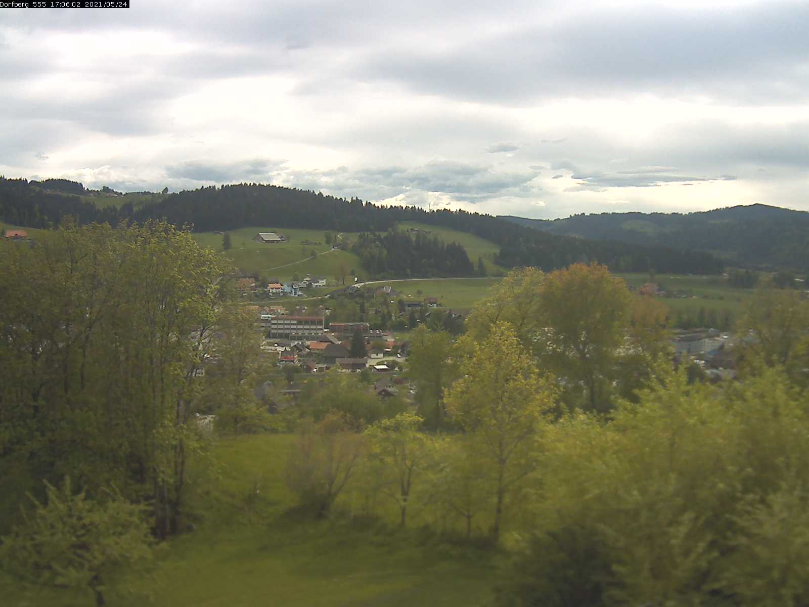 Webcam-Bild: Aussicht vom Dorfberg in Langnau 20210524-170601