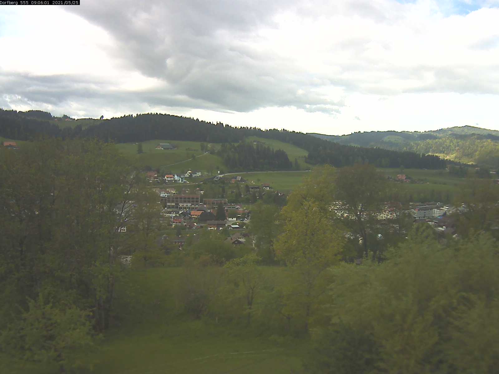 Webcam-Bild: Aussicht vom Dorfberg in Langnau 20210525-090601