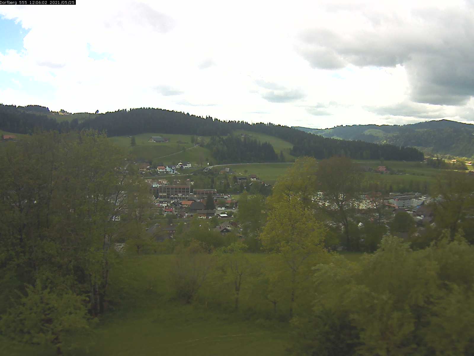 Webcam-Bild: Aussicht vom Dorfberg in Langnau 20210525-120601