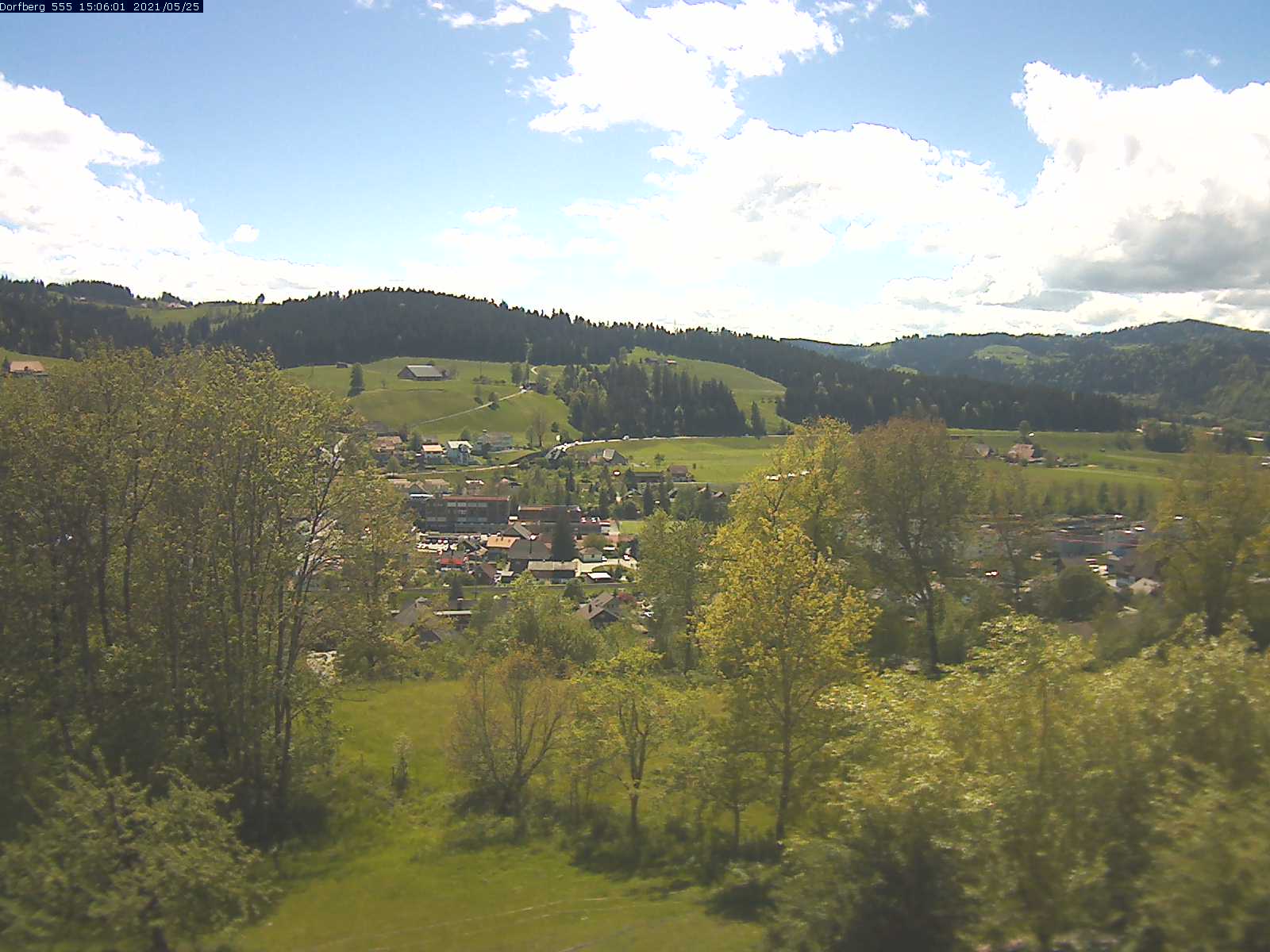 Webcam-Bild: Aussicht vom Dorfberg in Langnau 20210525-150601