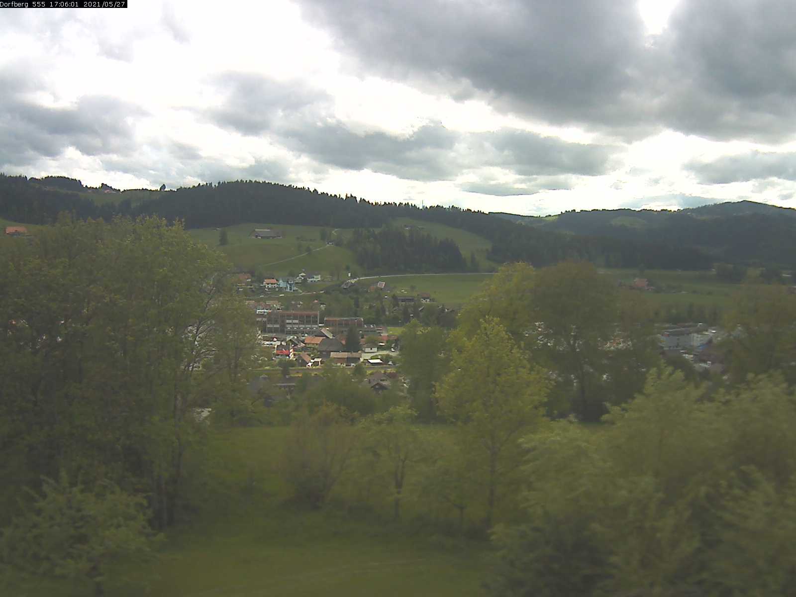 Webcam-Bild: Aussicht vom Dorfberg in Langnau 20210527-170601