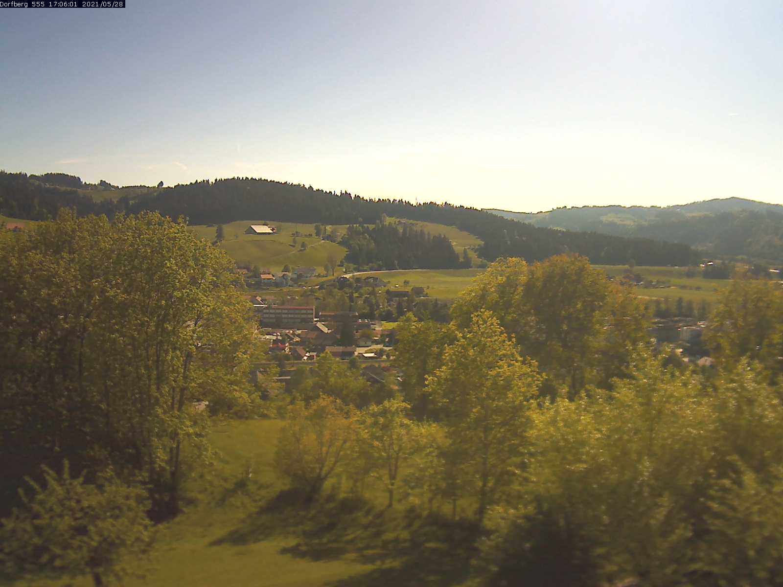 Webcam-Bild: Aussicht vom Dorfberg in Langnau 20210528-170601