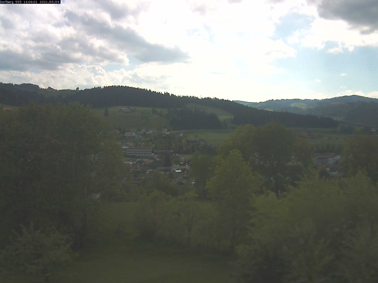 Webcam-Bild: Aussicht vom Dorfberg in Langnau 20210529-160601