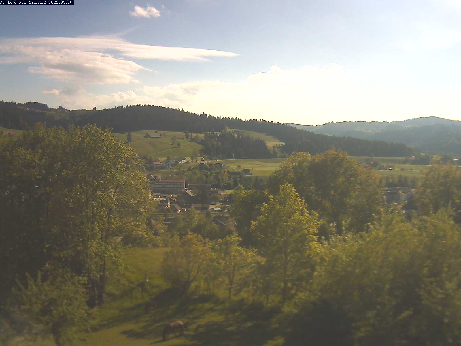 Webcam-Bild: Aussicht vom Dorfberg in Langnau 20210529-180601