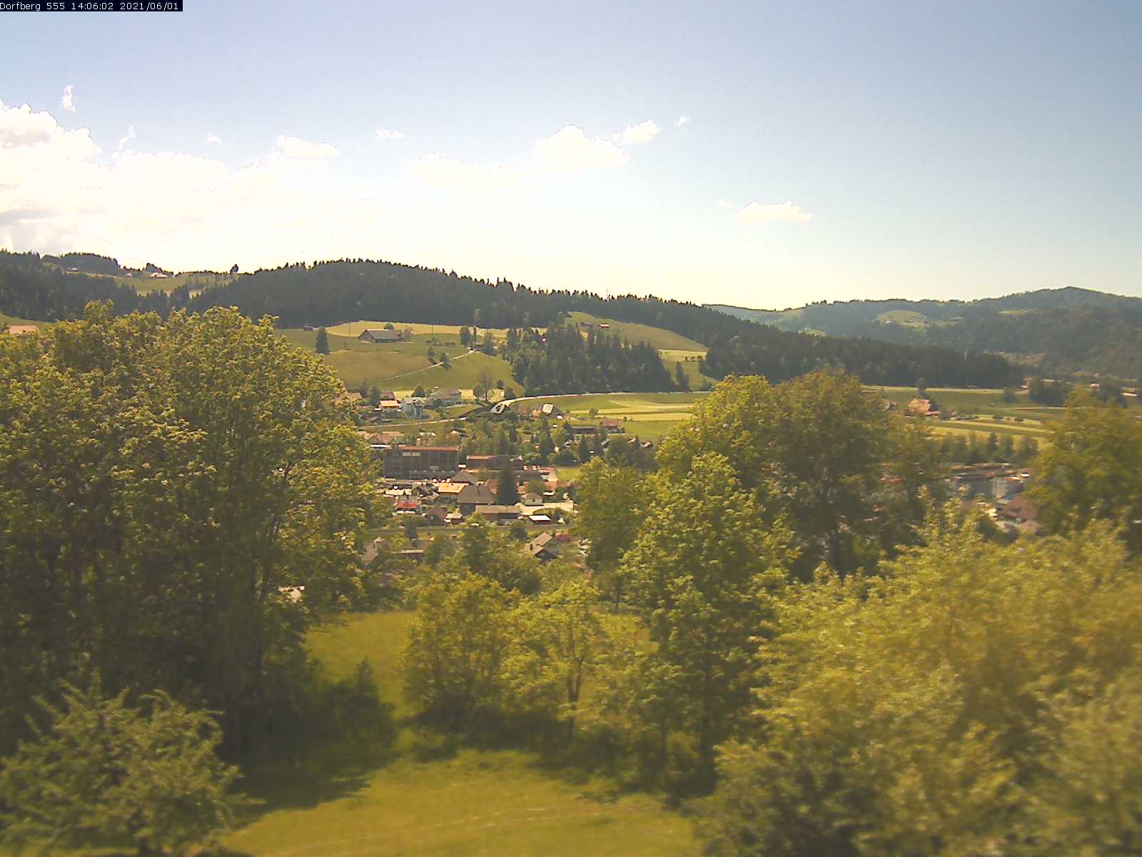 Webcam-Bild: Aussicht vom Dorfberg in Langnau 20210601-140601