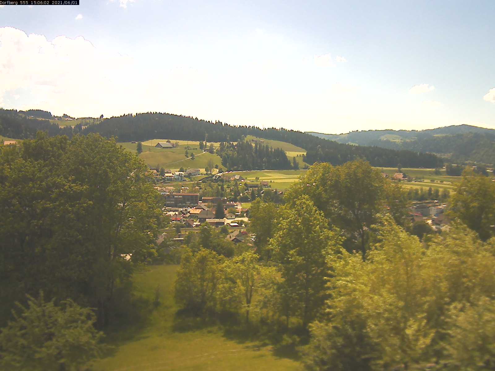 Webcam-Bild: Aussicht vom Dorfberg in Langnau 20210601-150601