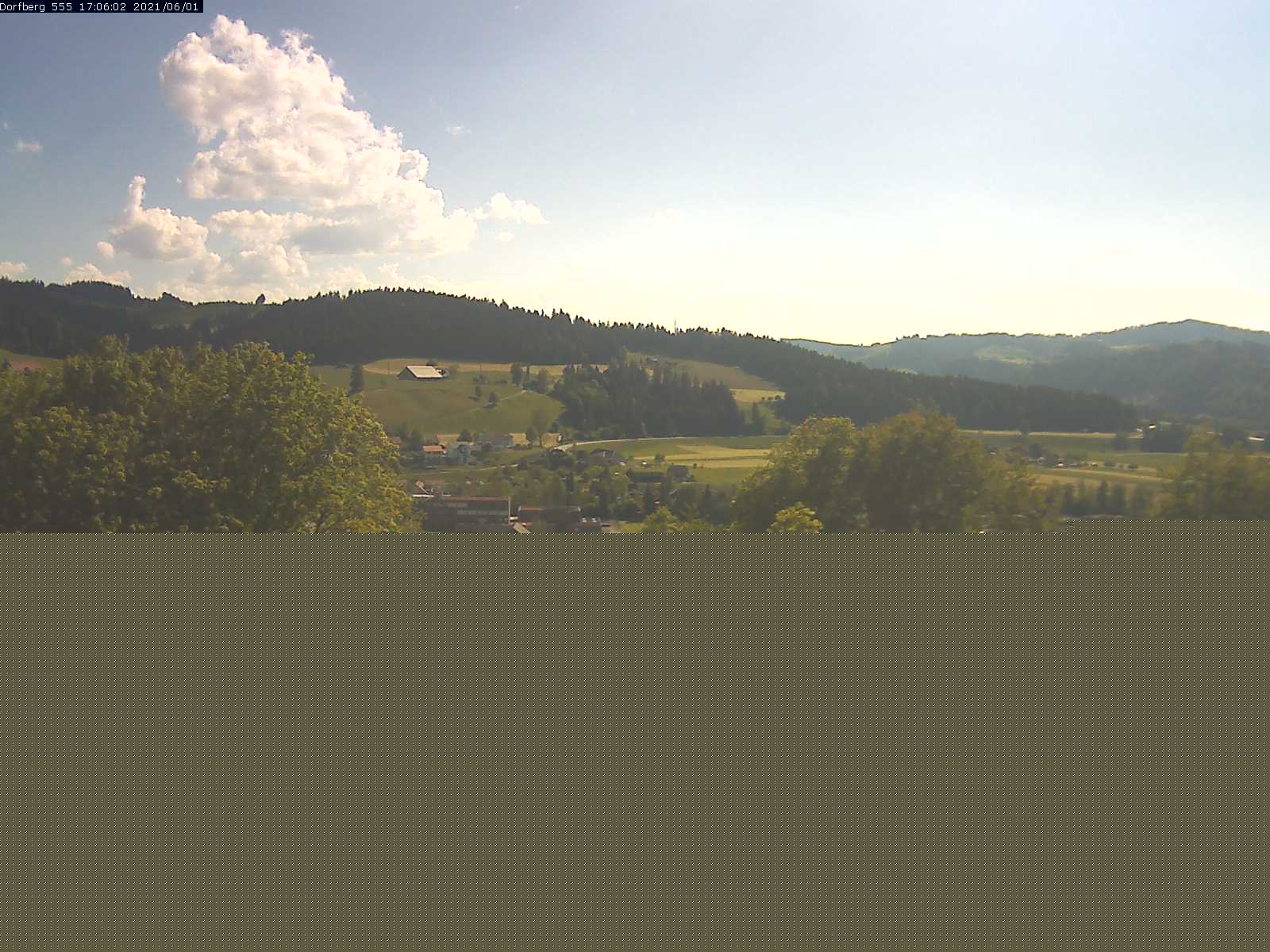 Webcam-Bild: Aussicht vom Dorfberg in Langnau 20210601-170601
