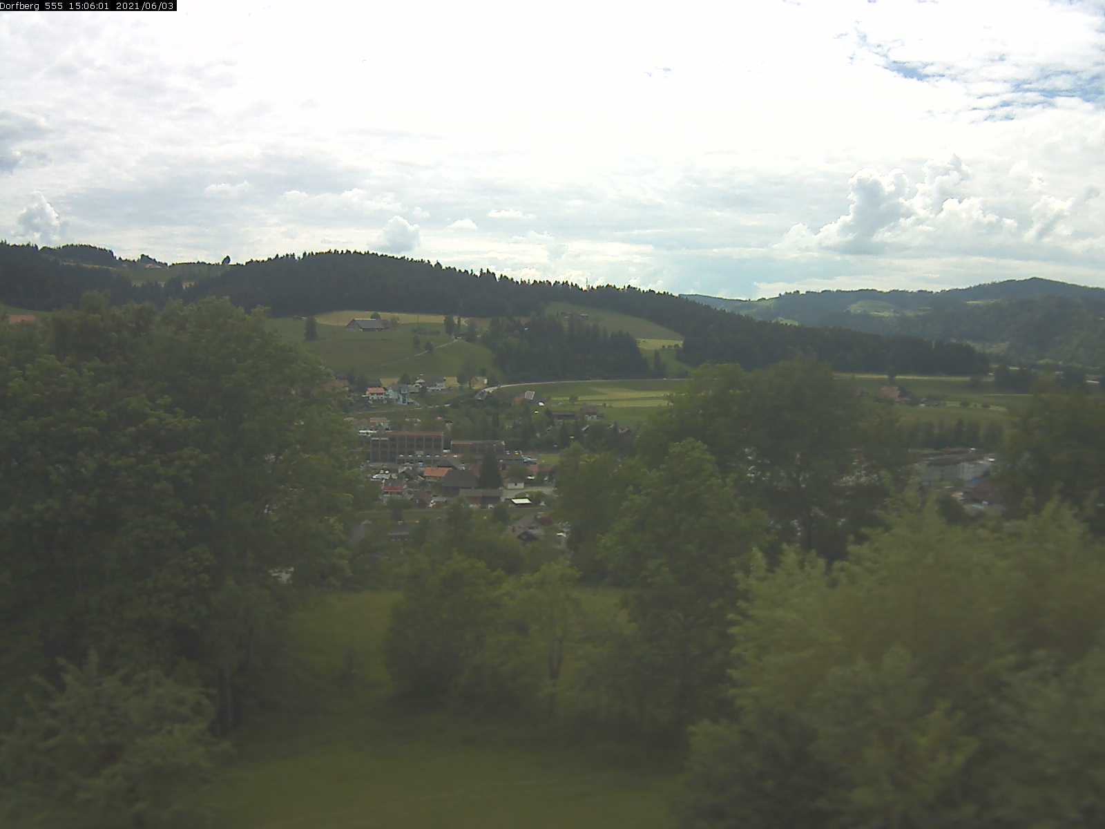 Webcam-Bild: Aussicht vom Dorfberg in Langnau 20210603-150601