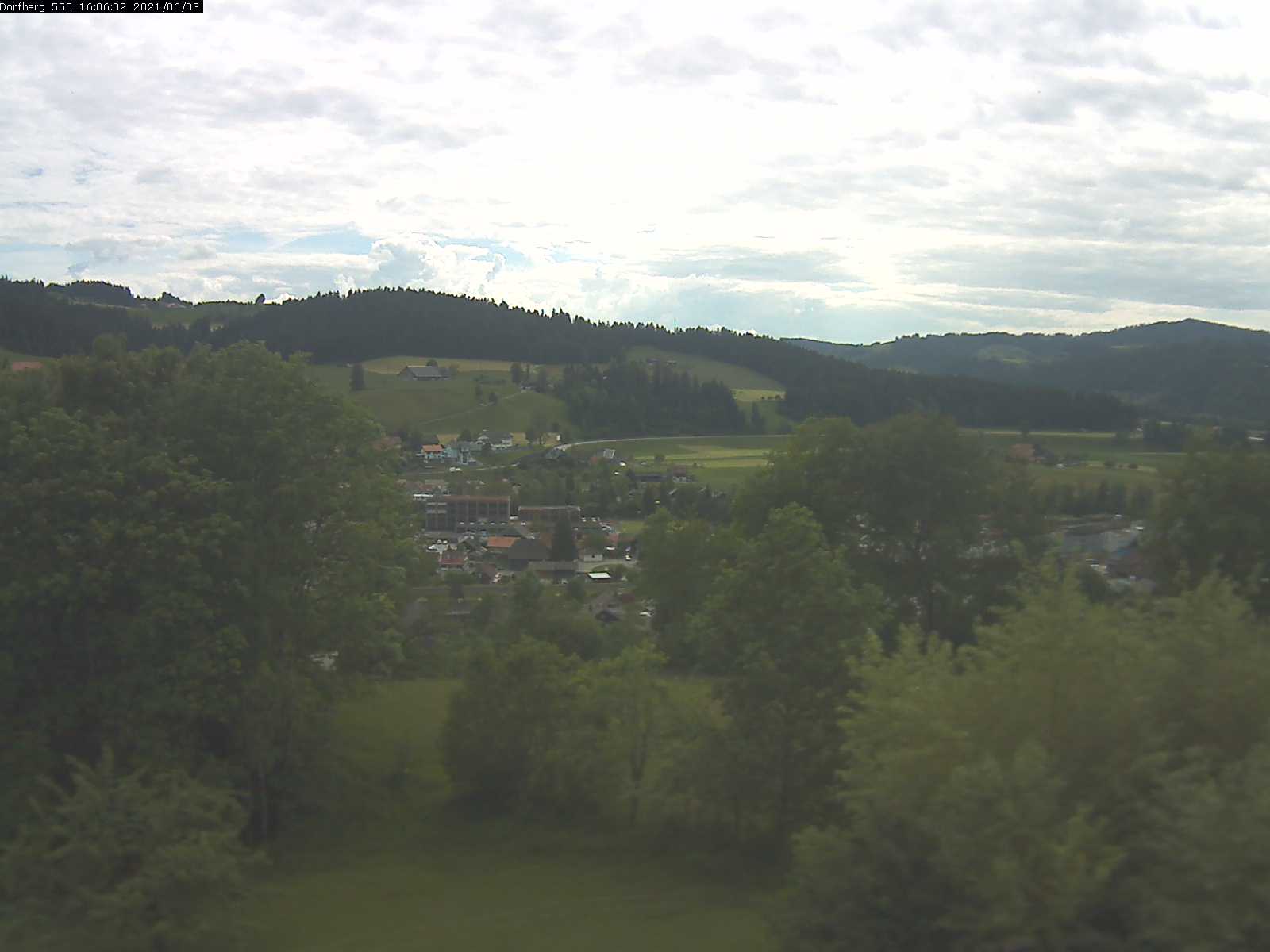 Webcam-Bild: Aussicht vom Dorfberg in Langnau 20210603-160601