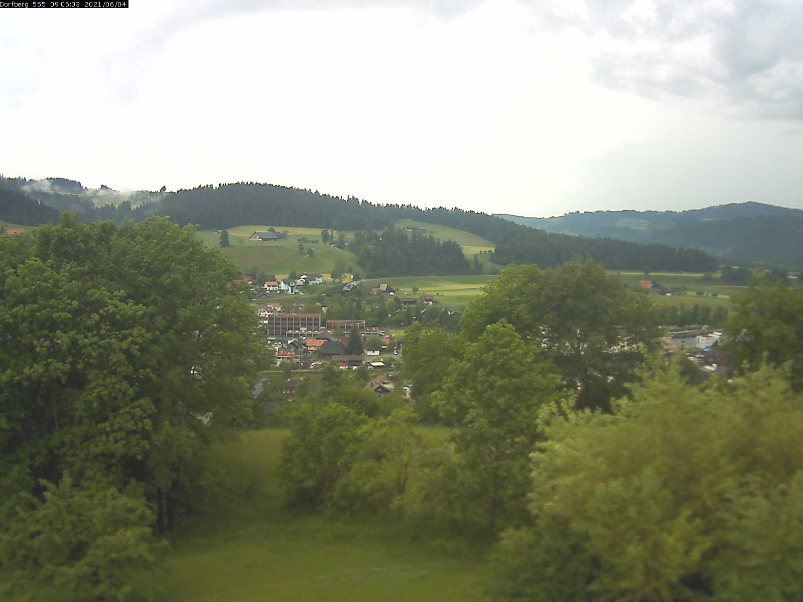 Webcam-Bild: Aussicht vom Dorfberg in Langnau 20210604-090601