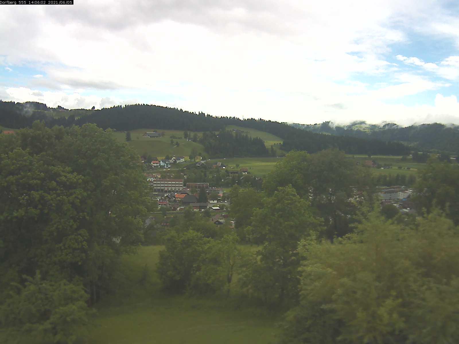 Webcam-Bild: Aussicht vom Dorfberg in Langnau 20210605-140601