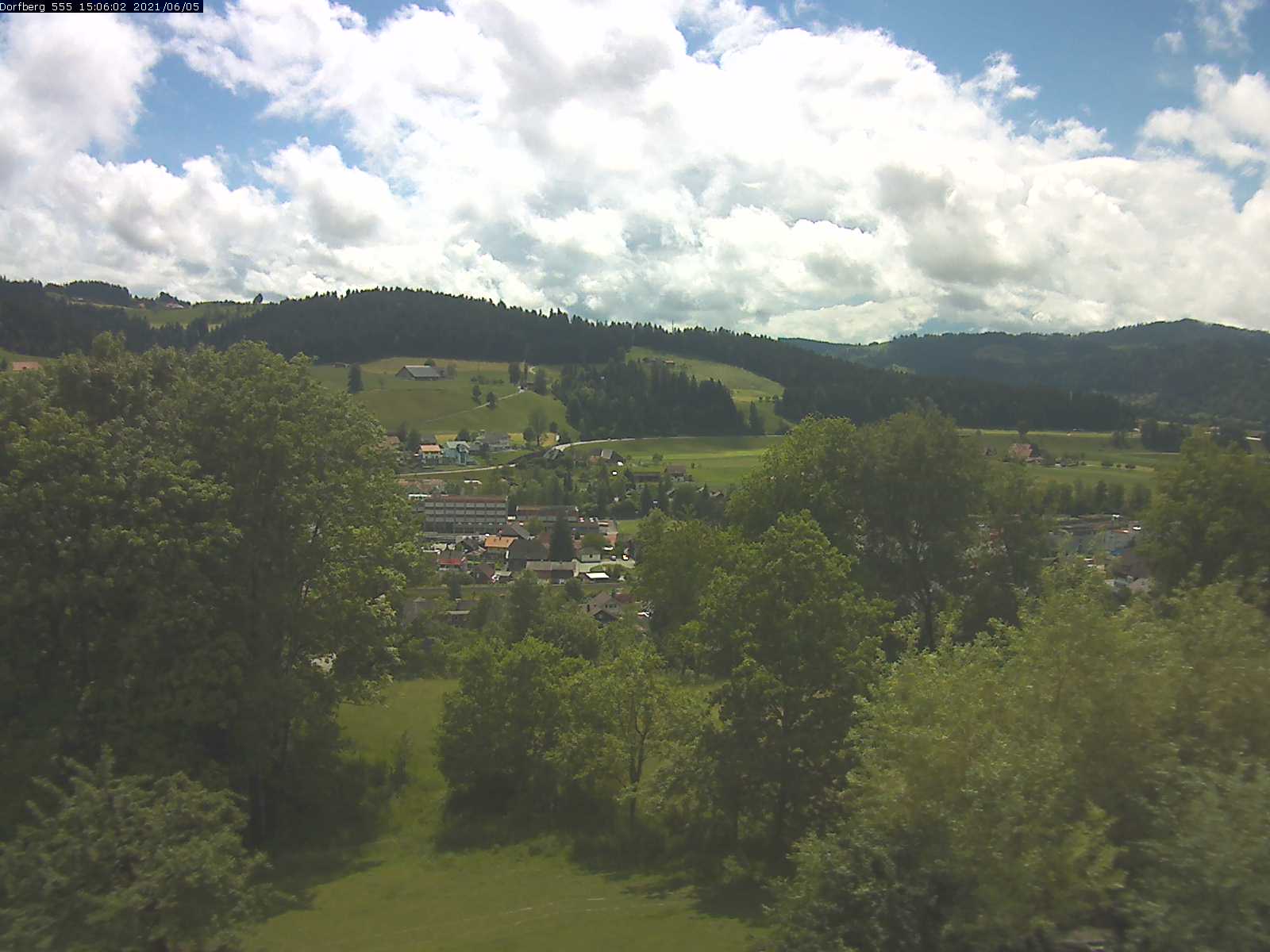 Webcam-Bild: Aussicht vom Dorfberg in Langnau 20210605-150601