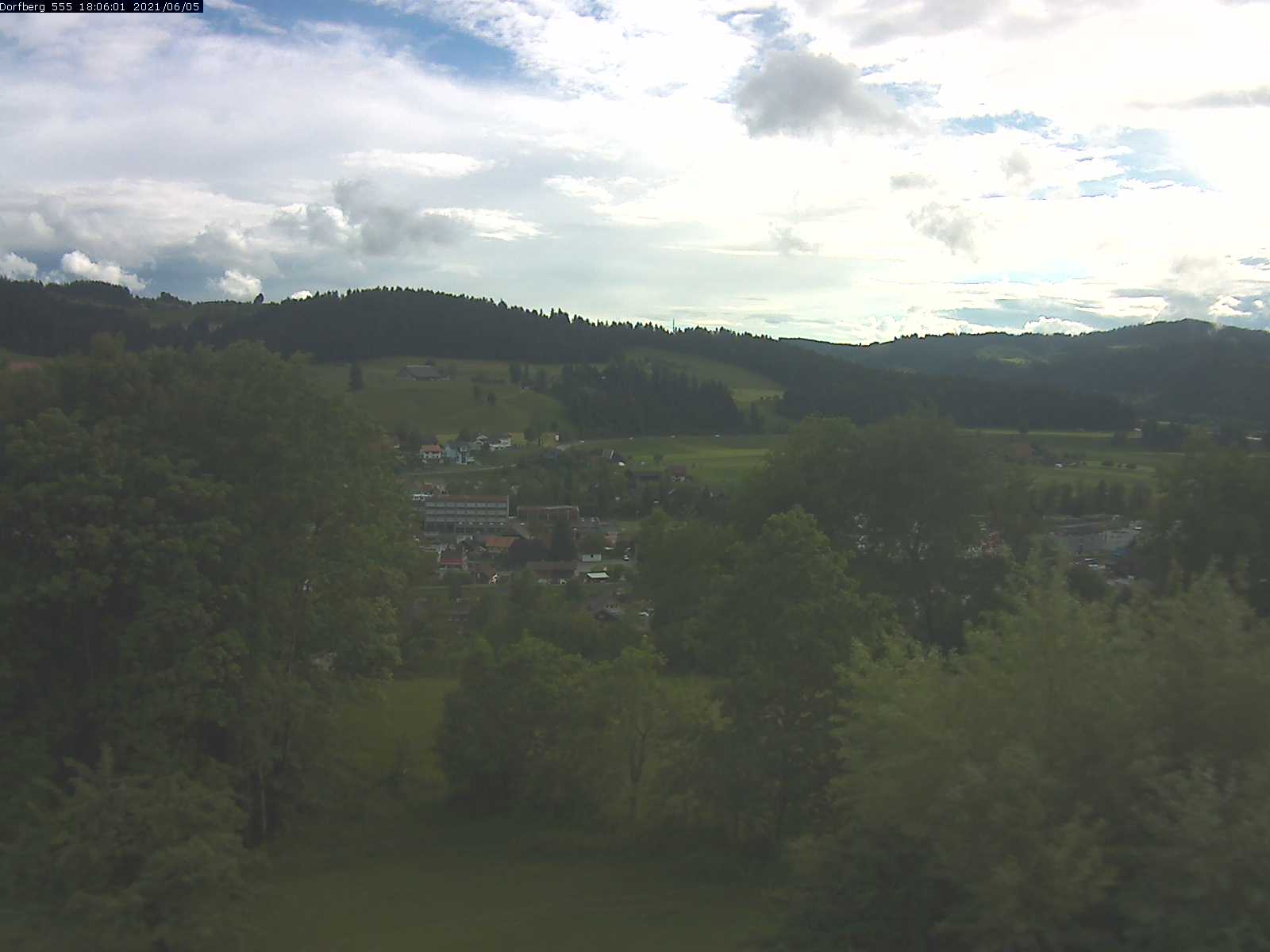 Webcam-Bild: Aussicht vom Dorfberg in Langnau 20210605-180601