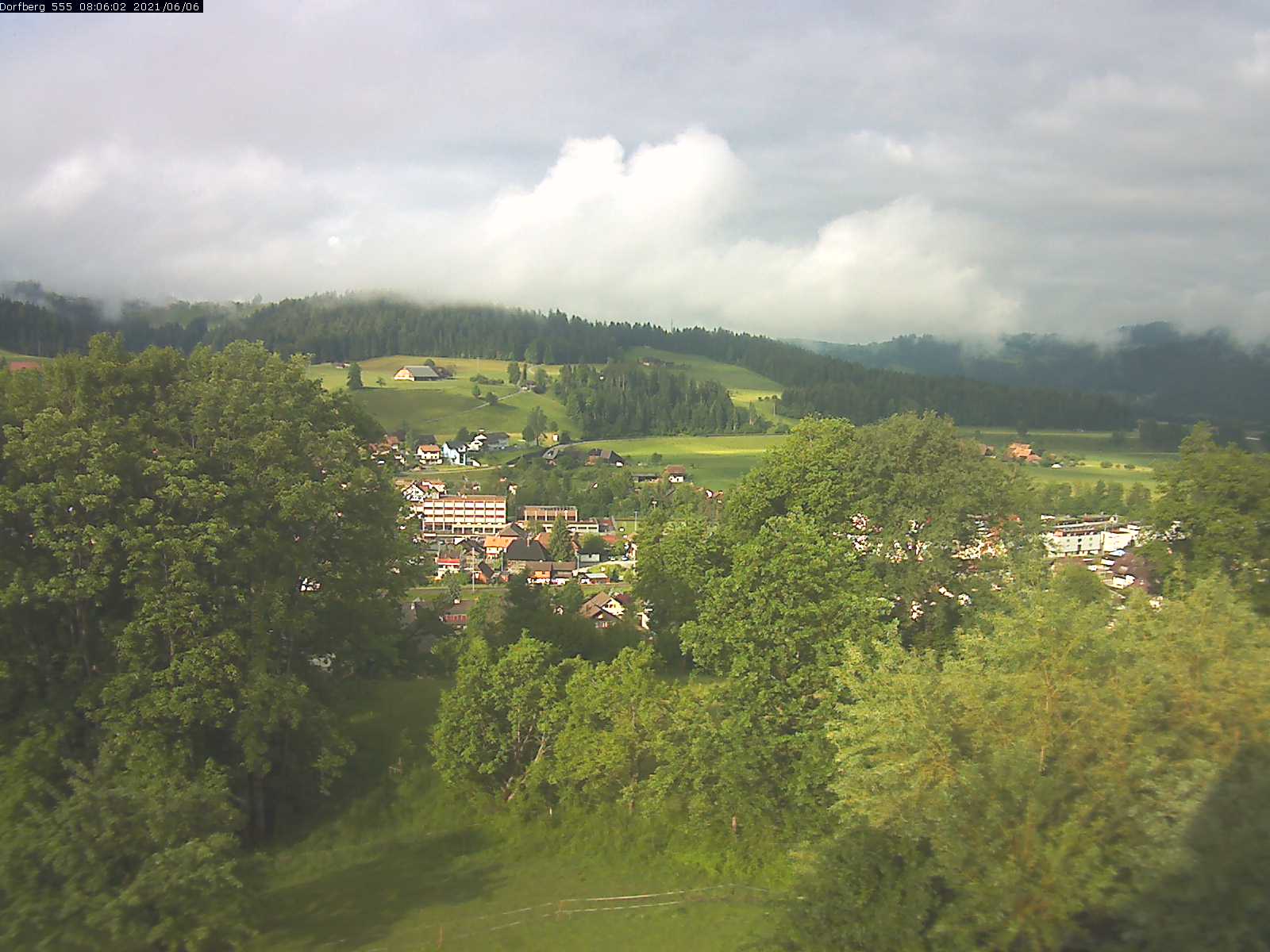 Webcam-Bild: Aussicht vom Dorfberg in Langnau 20210606-080601