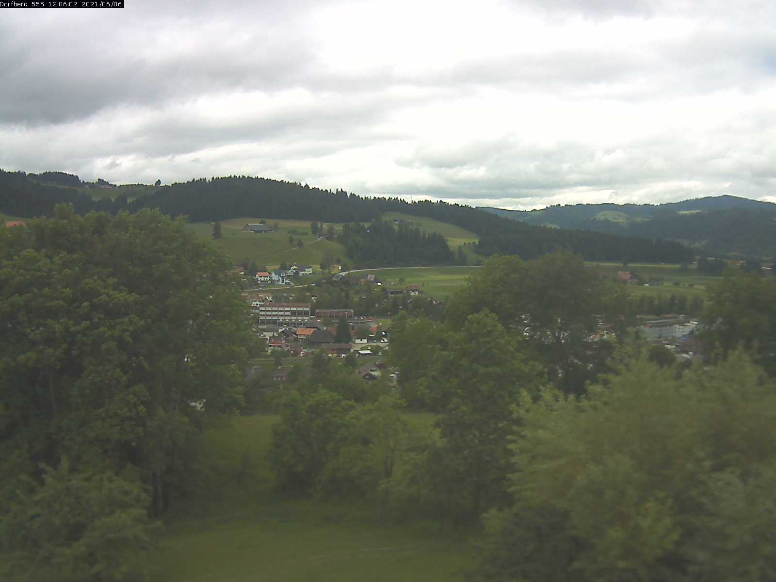 Webcam-Bild: Aussicht vom Dorfberg in Langnau 20210606-120601