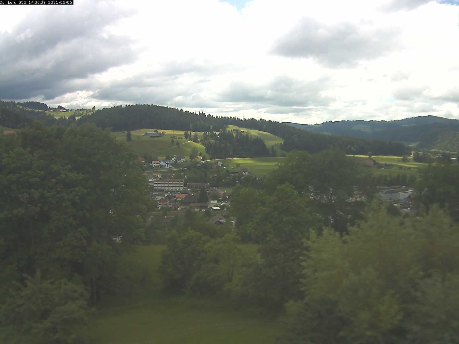 Webcam-Bild: Aussicht vom Dorfberg in Langnau 20210606-140602