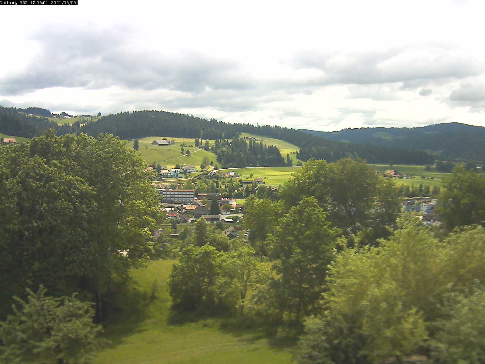 Webcam-Bild: Aussicht vom Dorfberg in Langnau 20210606-150601