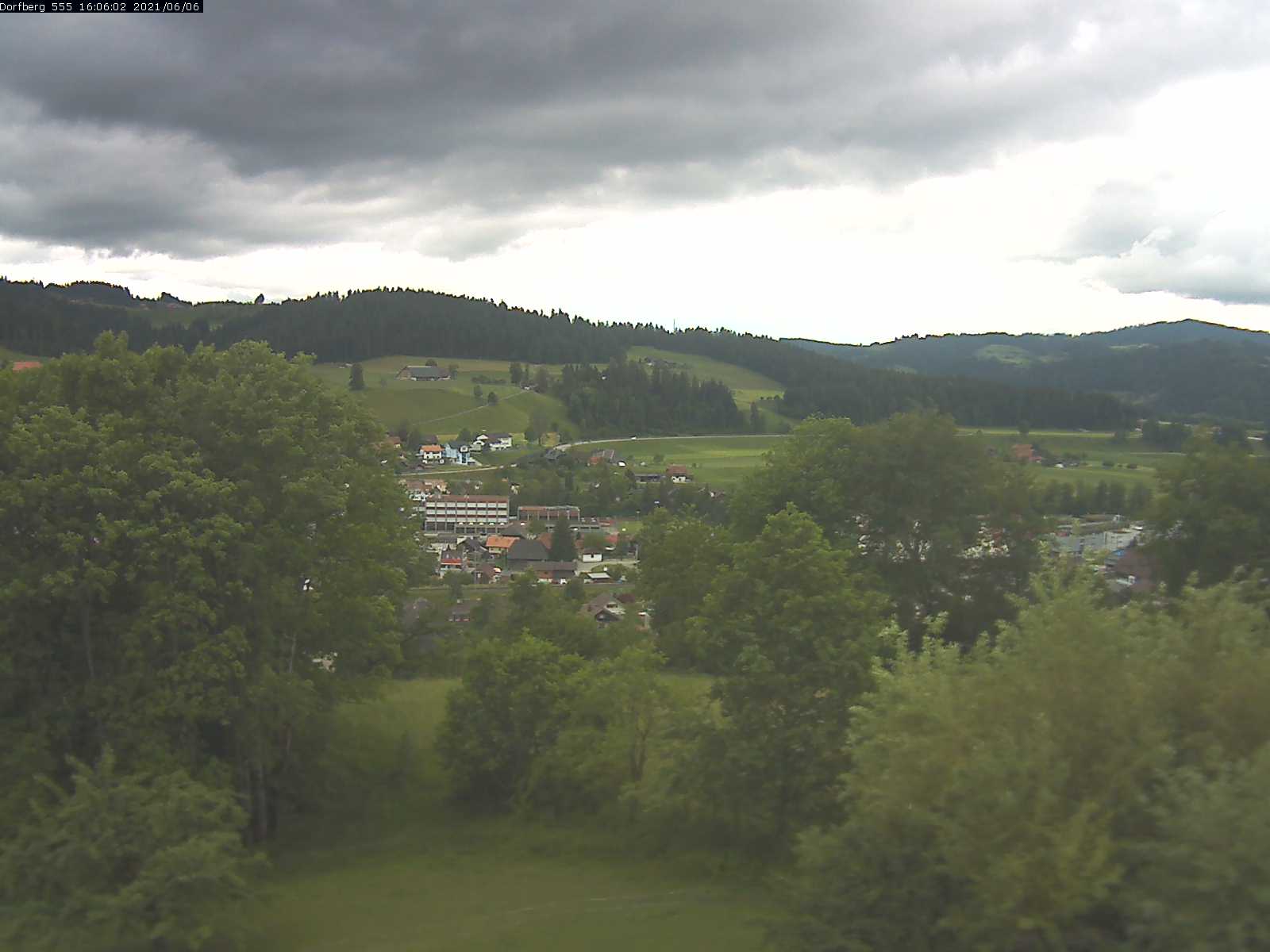 Webcam-Bild: Aussicht vom Dorfberg in Langnau 20210606-160601