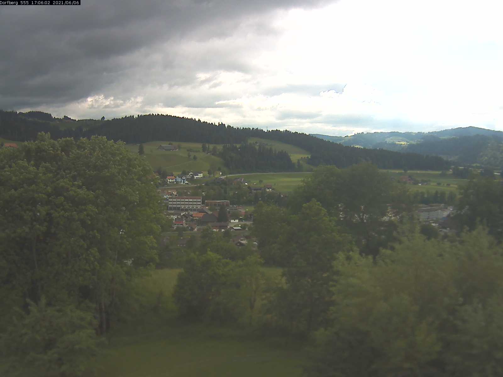 Webcam-Bild: Aussicht vom Dorfberg in Langnau 20210606-170601