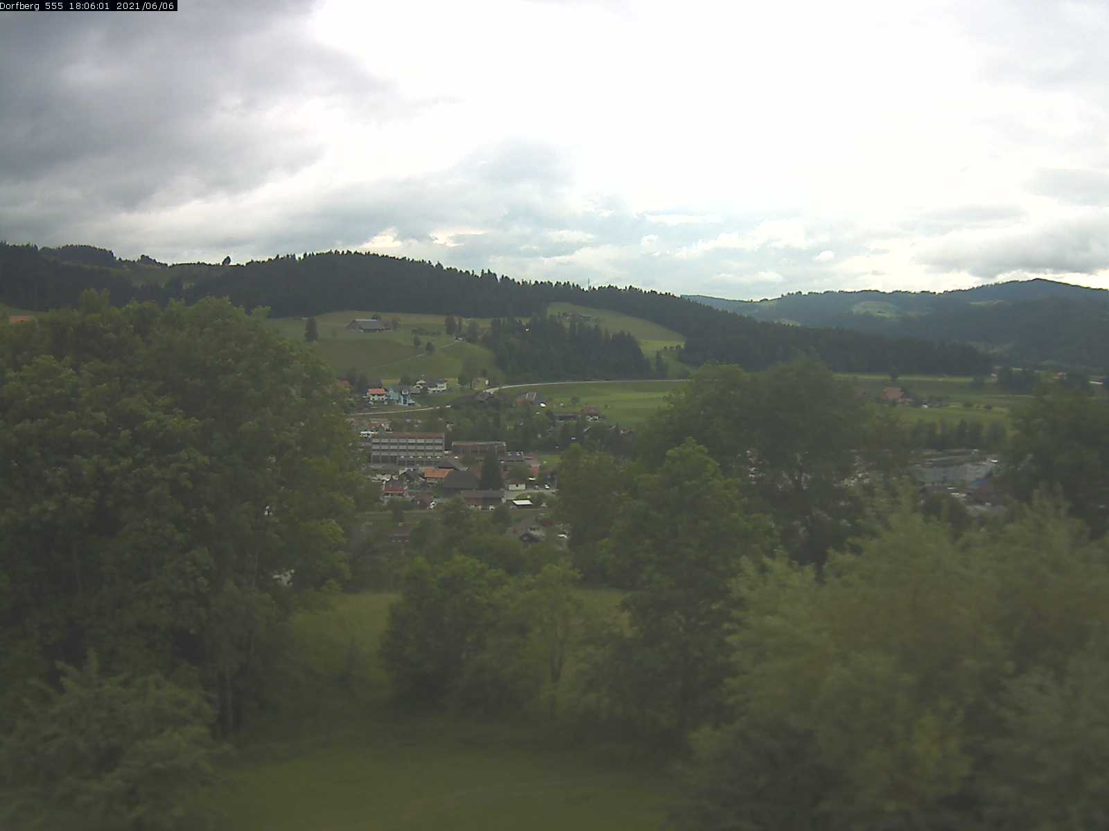 Webcam-Bild: Aussicht vom Dorfberg in Langnau 20210606-180601