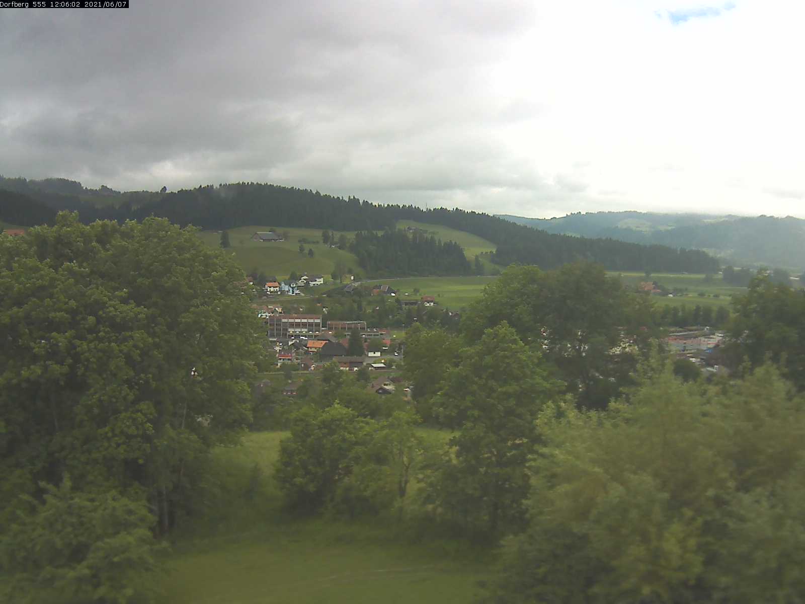 Webcam-Bild: Aussicht vom Dorfberg in Langnau 20210607-120601