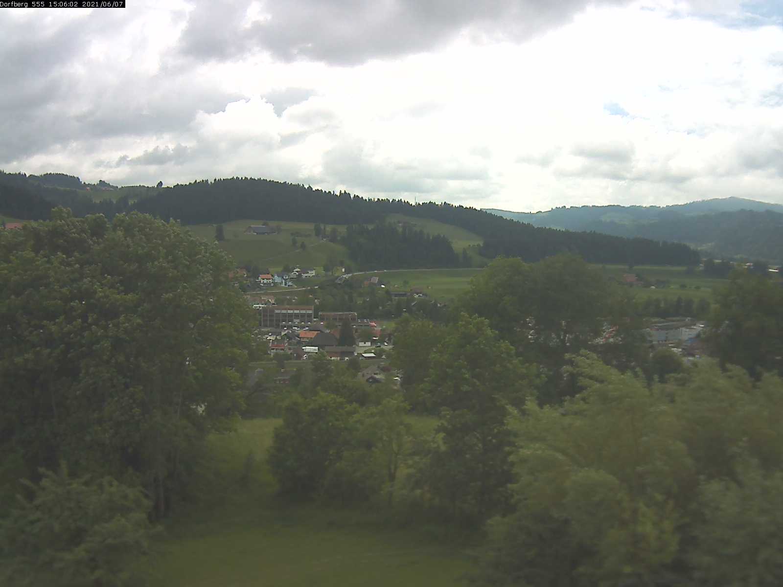 Webcam-Bild: Aussicht vom Dorfberg in Langnau 20210607-150601