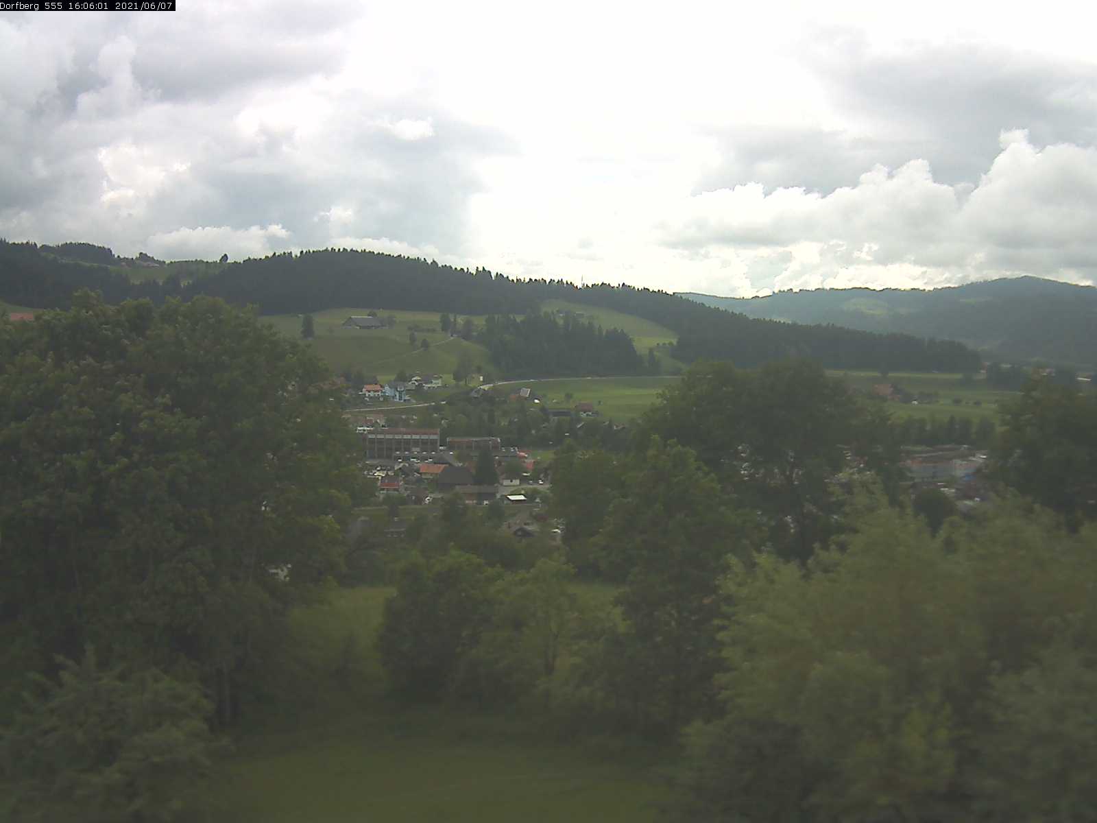 Webcam-Bild: Aussicht vom Dorfberg in Langnau 20210607-160601