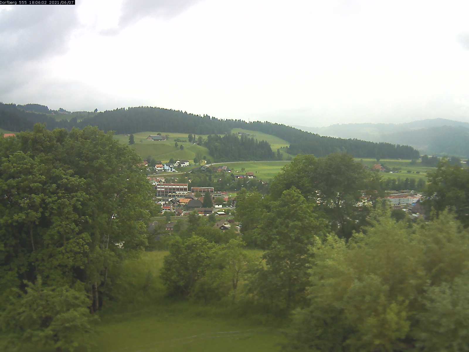 Webcam-Bild: Aussicht vom Dorfberg in Langnau 20210607-180601