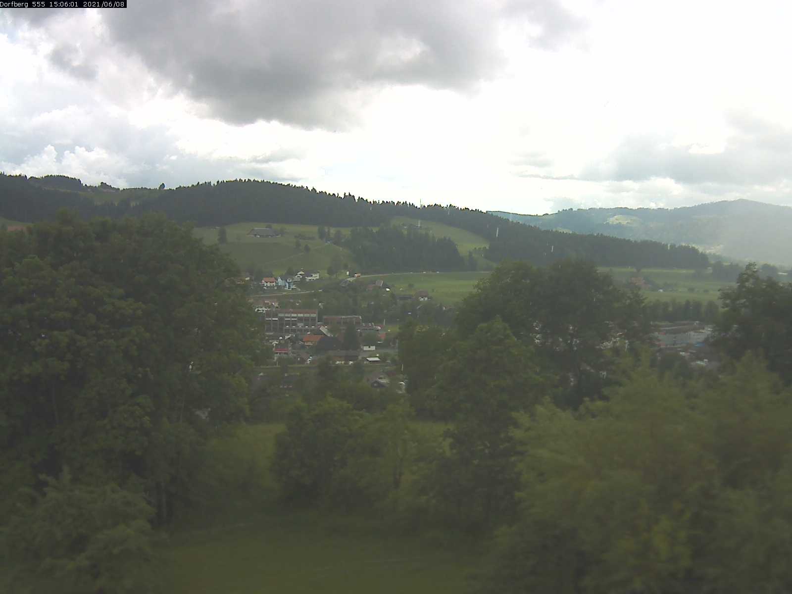 Webcam-Bild: Aussicht vom Dorfberg in Langnau 20210608-150601